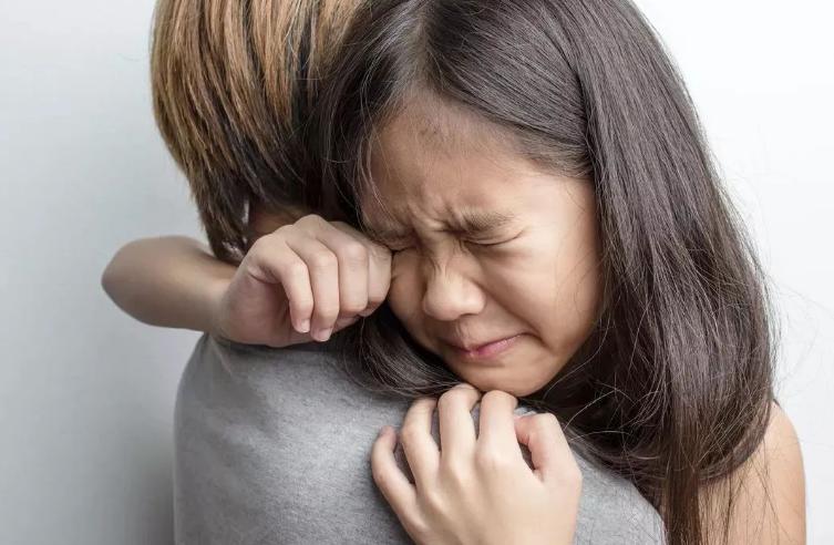 为什么父母总是出尔反尔,家长老是出尔反尔该怎么反击