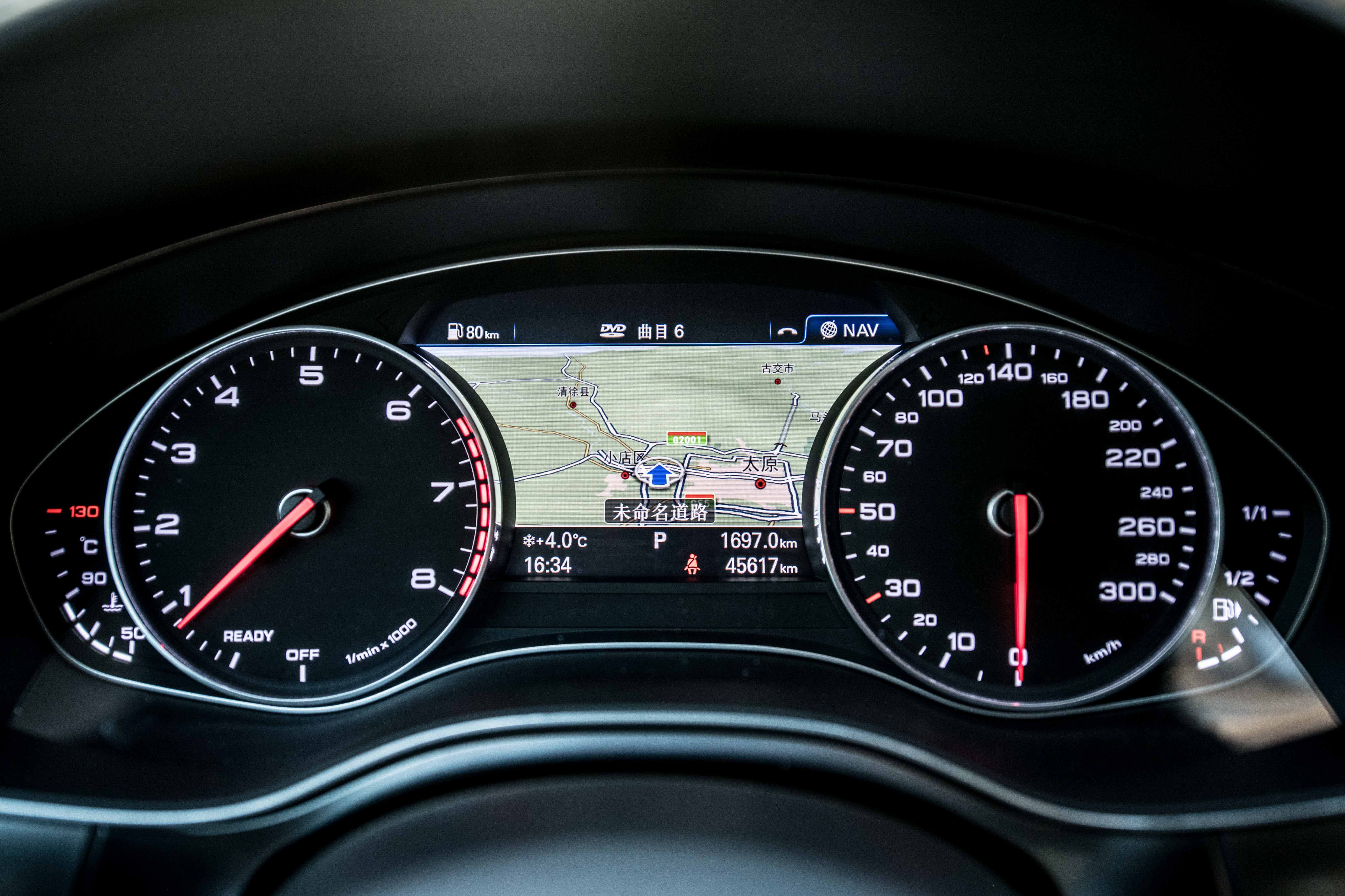 18款奥迪a6l3.0t四驱发动机,能文能武的帅哥