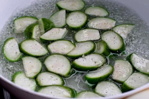 炒油条的家常做法简单又好吃,蓬松脆爽油条