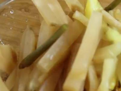 老鸭汤的正宗南京老鸭粉丝汤炖法,老鸭汤怎么做不腥好吃又简单