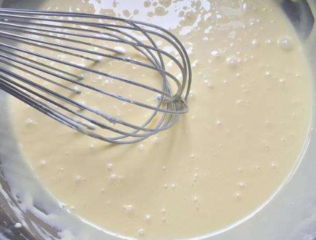 电饭锅蛋糕做法家庭版简单不放奶,电饭锅蛋糕如何做得蓬松不塌陷