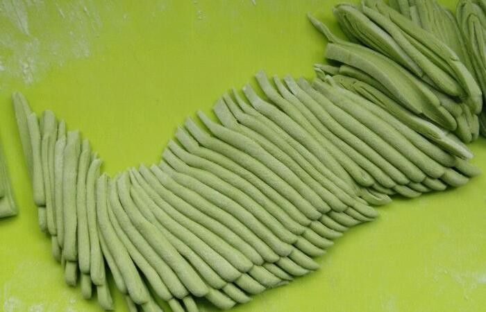 儿童彩色手工面条做法大全,蔬菜面条怎么做孩子最喜欢吃