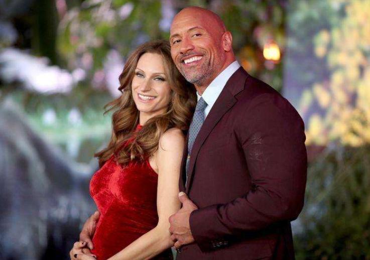 巨石强森怀抱爱女为其庆生,巨石强森有双胞胎