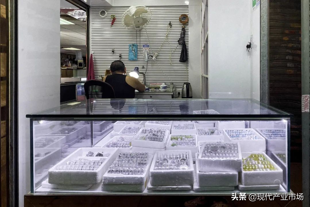 中国最大的钟表城，不想输给时间