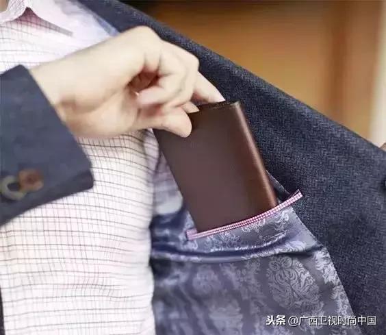男士怎么选钱包技巧,钱包牌子男士排名