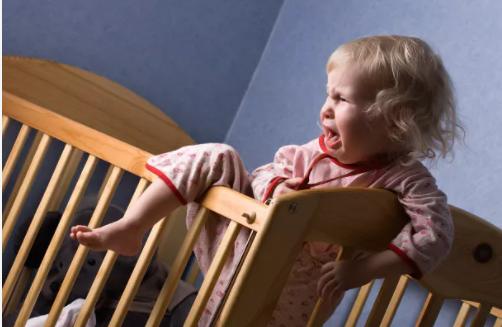 1岁小孩轻微脑出血的护理,宝宝摔伤脑出血半年没有什么症状