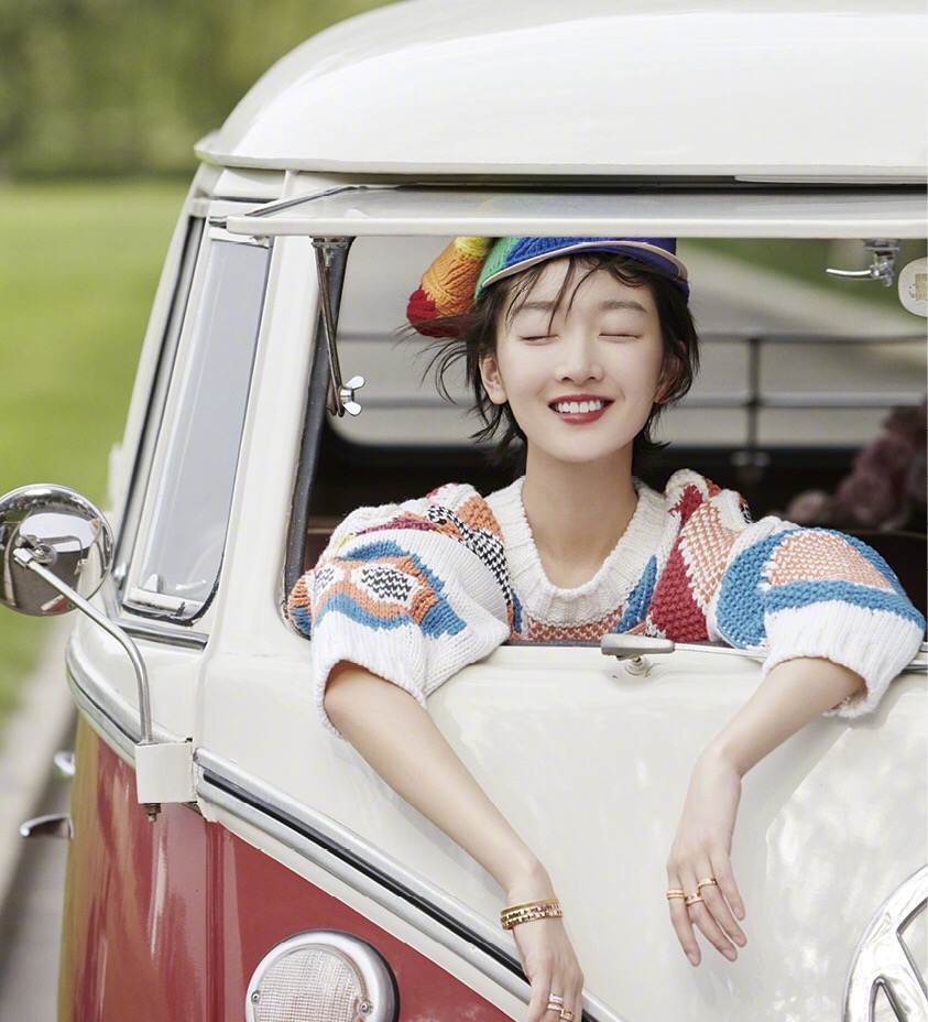 最丑谋女郎？1米6周冬雨划重点示范，“平平无奇”也能气场十足