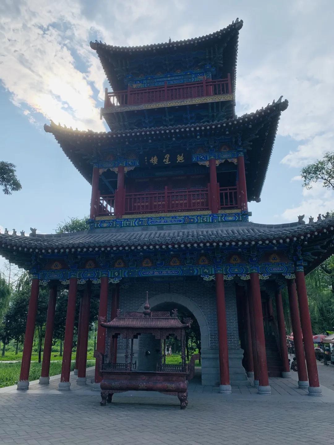 渭南丹凤葡萄酒厂新闻报道,西安客户来考察