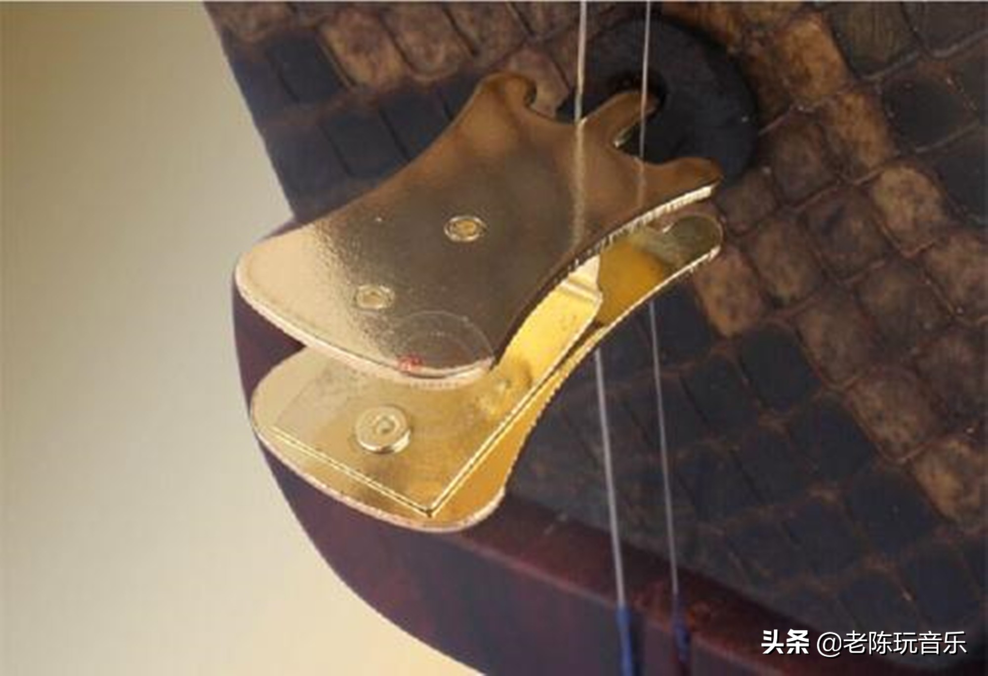 每天晚上都能听到楼上弹琴,楼上有人弹琴怎么解决