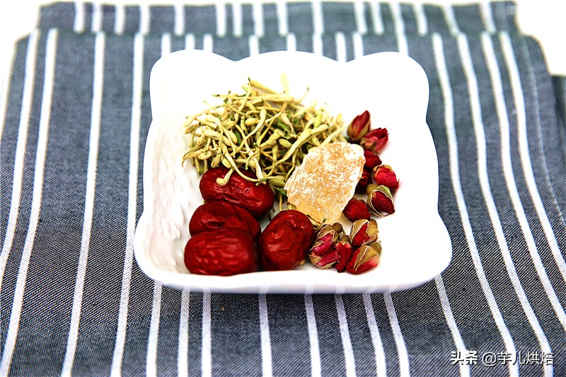 什么花茶煮着好喝又满屋茶香,夏日自制茉莉花茶茶饮