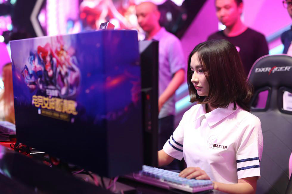 车枪球游戏为什么火,听说男孩子都喜欢会玩狙的女生