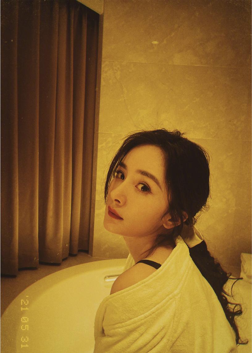 杨幂直播状态被赞,杨幂开启自黑模式