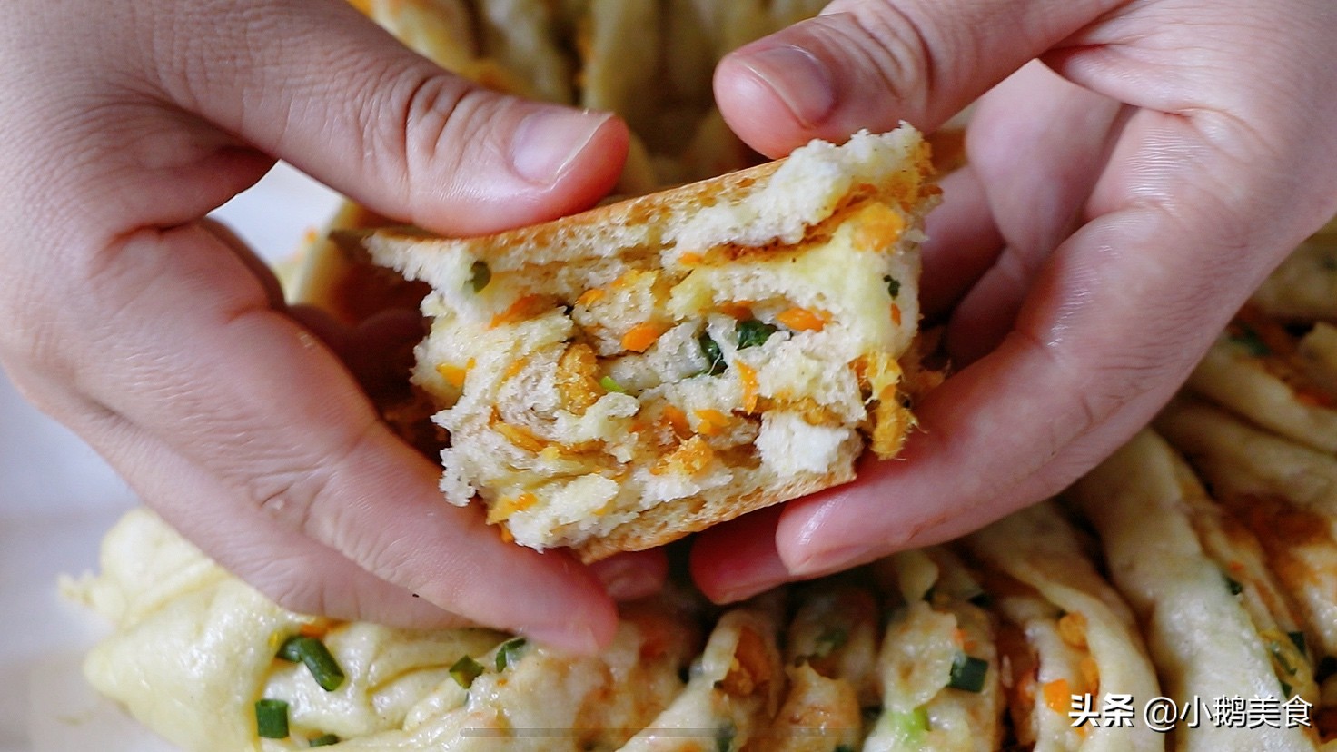 玉米面最好吃的做法加2个鸡蛋,少油玉米面大饼子