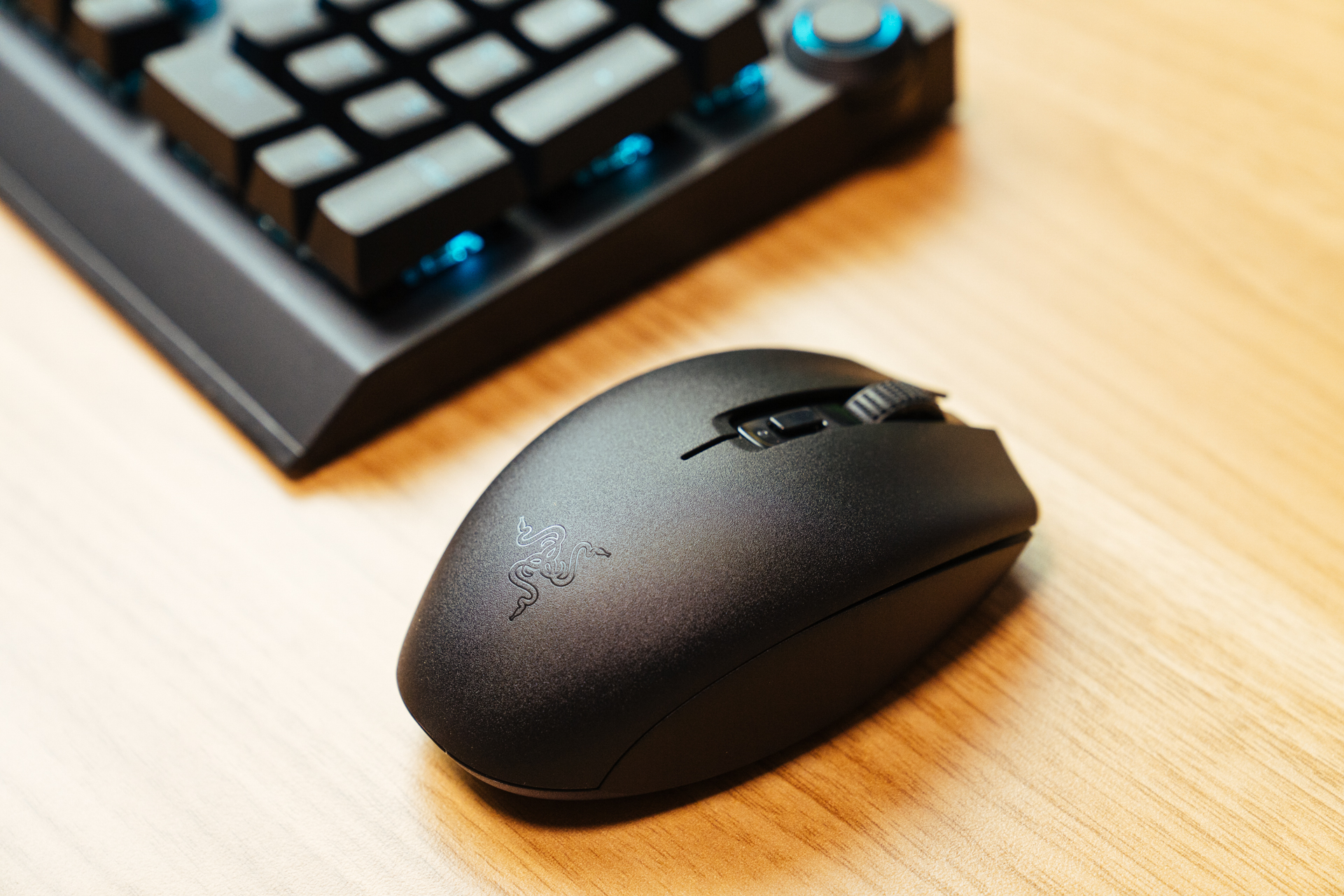 razer雷蛇毒蝰终极版轻量无线鼠标,razer八岐大蛇v2无线鼠标评测