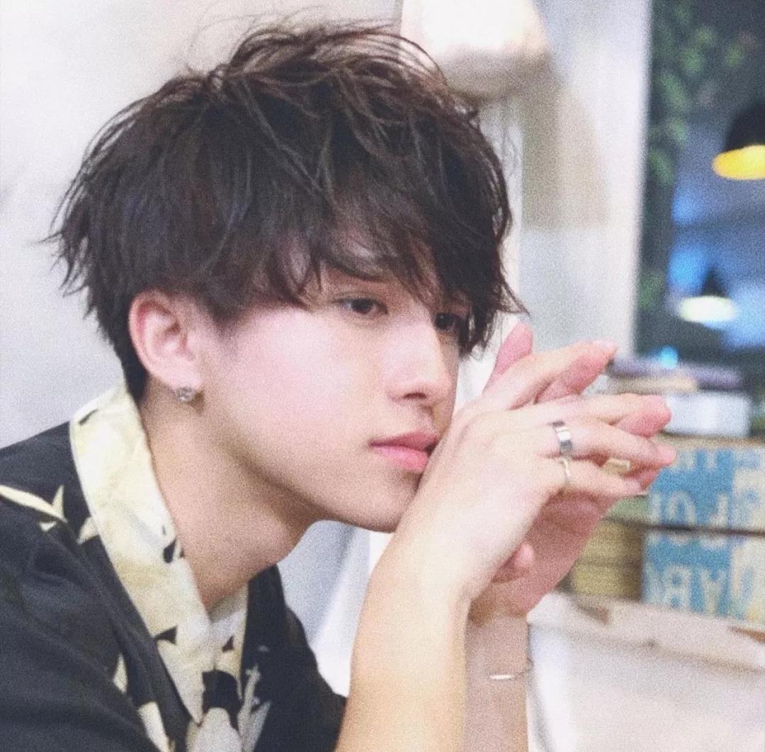 轻熟风小狼狗发型,小狼狗发型短发方脸