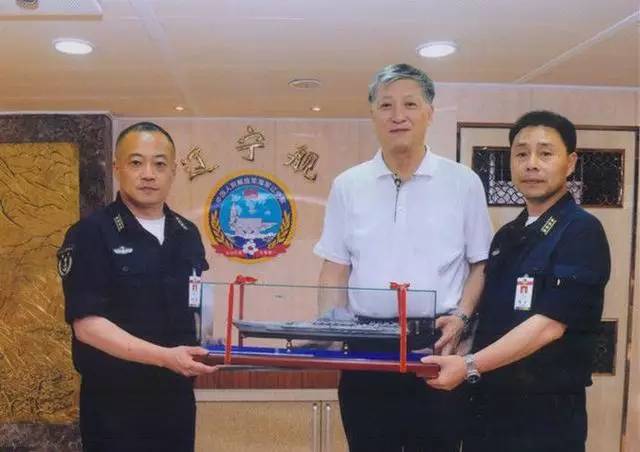 他心怀大爱，奔波多年买回辽宁舰前身，个中艰辛折磨得他几欲落泪