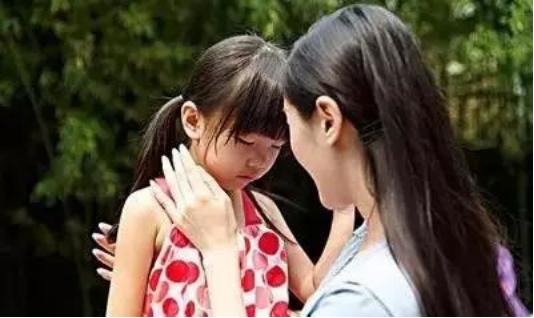 8岁的孩子被爸爸打,8岁男孩被父亲打了妈妈怎么安慰