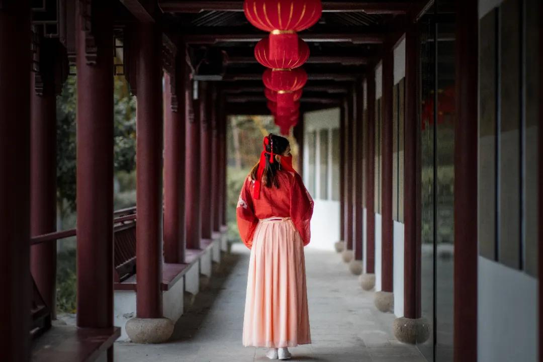 白居易逼死关盼盼的原诗,白居易为何要杀关盼盼