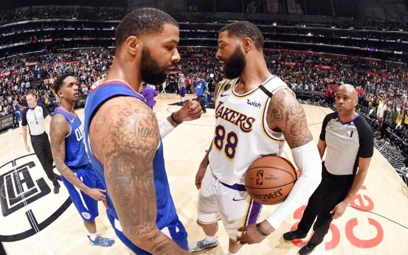 从豪华到岌岌可危不足一个月，冠军中锋拒绝报价或三原因加盟湖人