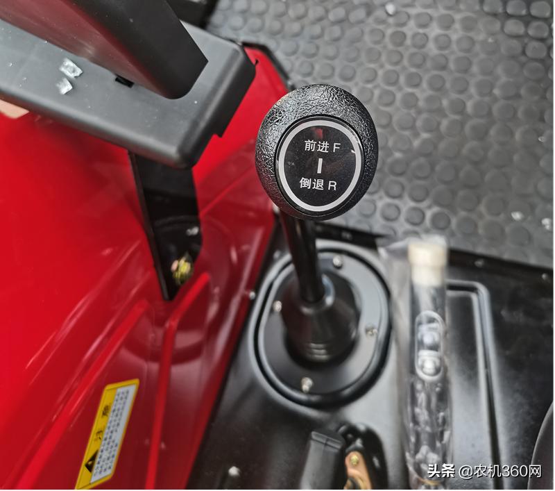 水旱两用704拖拉机,东方红lw2304型轮式拖拉机