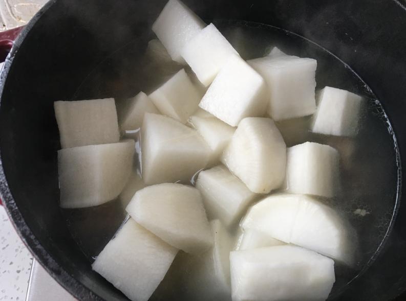 炖羊肉时牢记三不放,炖羊肉只放4种料羊肉没膻味