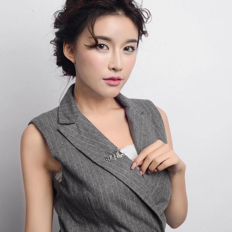 男士工牌胸针的正确戴法,工牌胸针怎么戴不容易掉