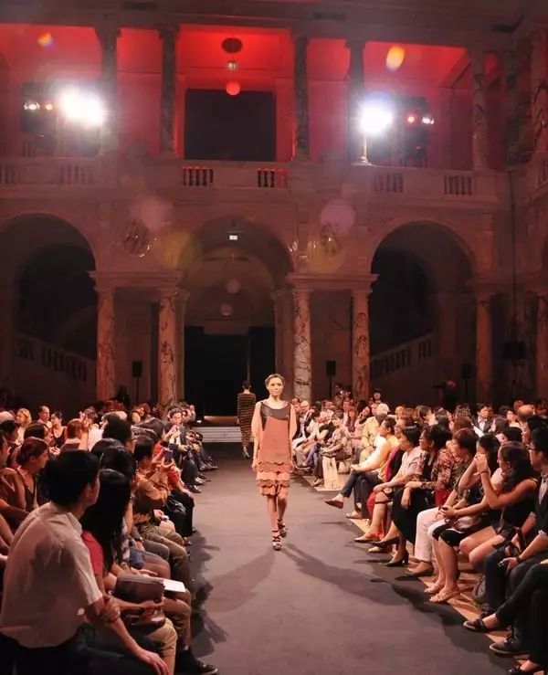 旧衣改造成潮牌,旧衣改造潮牌