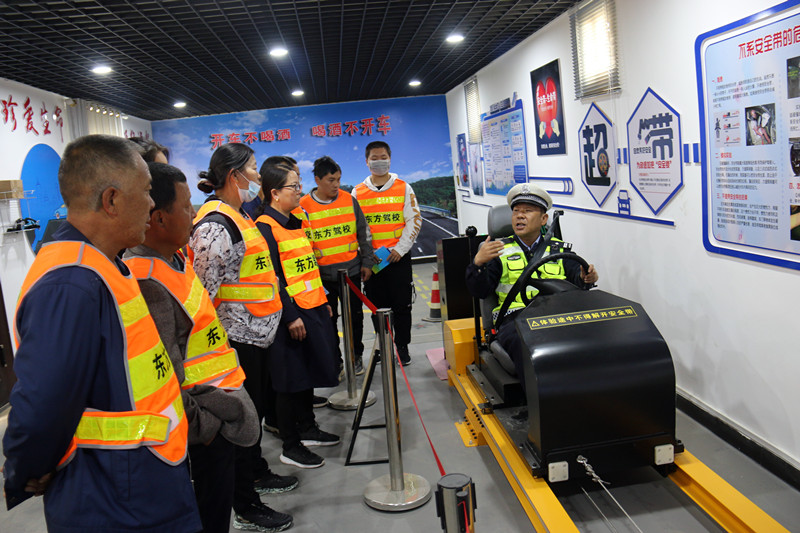 我为群众办实事丨民勤公安交警走进东方驾校开展“醉驾入刑十周年”、“一盔一带”交通安全及防电诈宣传活动