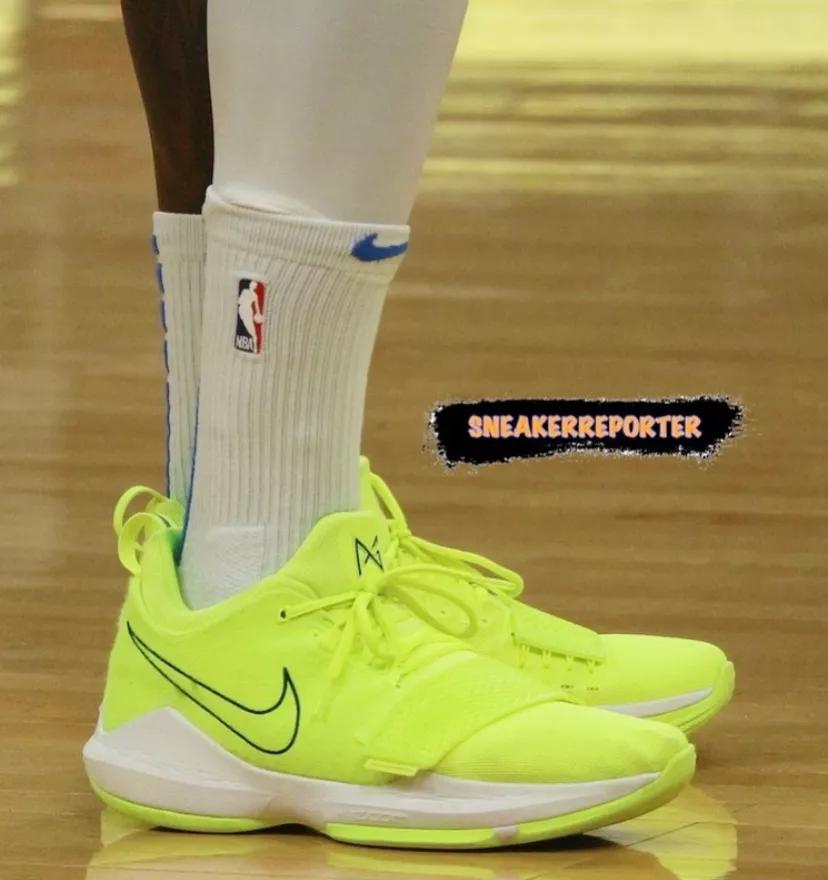 施罗德决赛上脚球鞋,纳迪尔施罗德球鞋