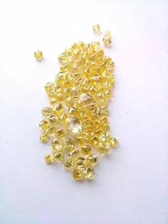 钻石的原石原来长这样,钻石的原石是特别的轻又硬