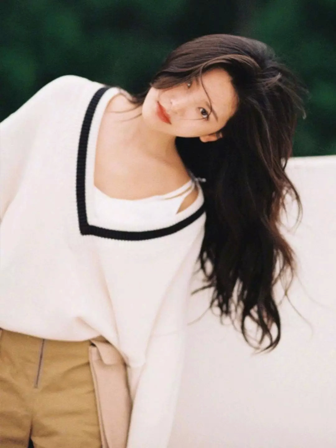 周冬雨刘雯同款毛衣,大表姐刘雯同款绿色开衫毛衣