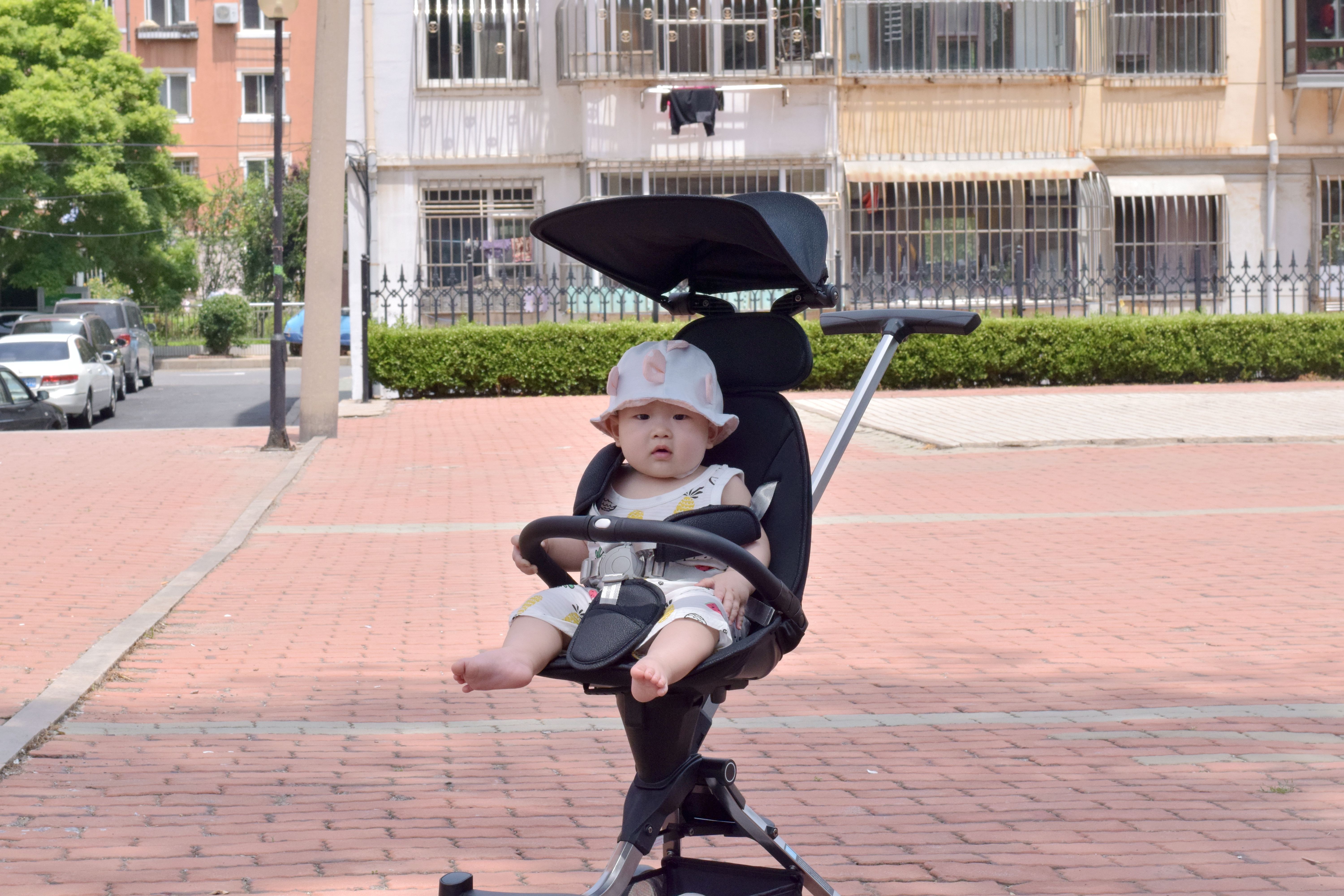 防侧翻设计，单手开合，小米推出首款轻便溜娃车，网友：价格合理