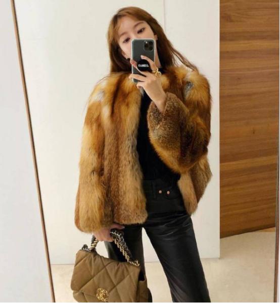 朴孝敏惊艳写真,朴孝敏穿黑白格子的衣服