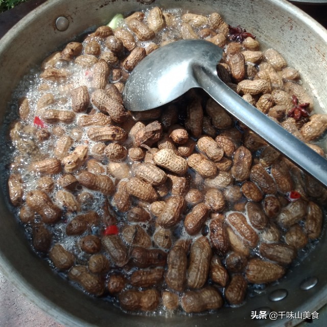水煮花生不变色的方法,水煮花生怎么不起沫