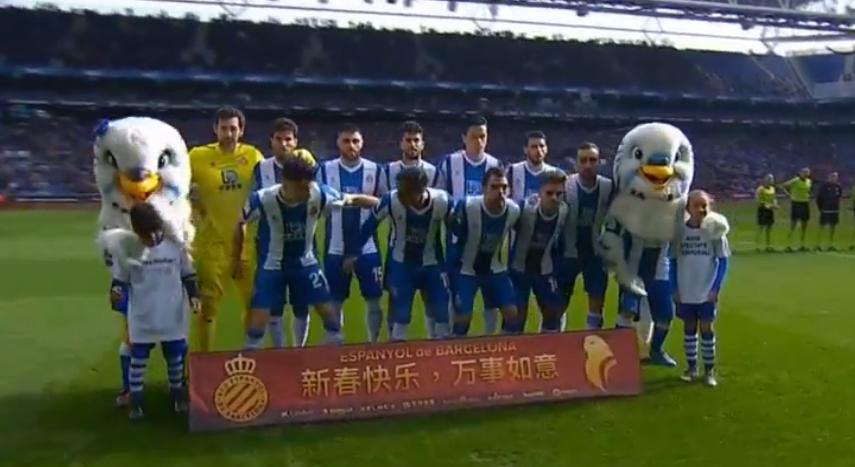 球员与球童的暖心瞬间,西甲球场感人瞬间