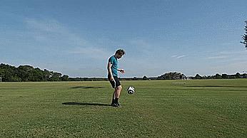 初学者学习颠球的八个建议,初学者如何学习颠球