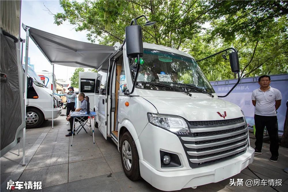 最新五菱宏光房车,五菱1.5l商务房车6万元左右