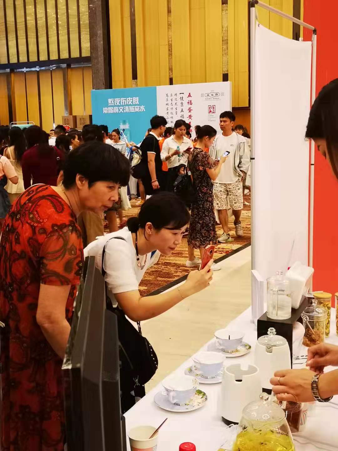 林瑞阳和他的新零售大会，恩宁堂燕窝备受时尚爱美女性追捧