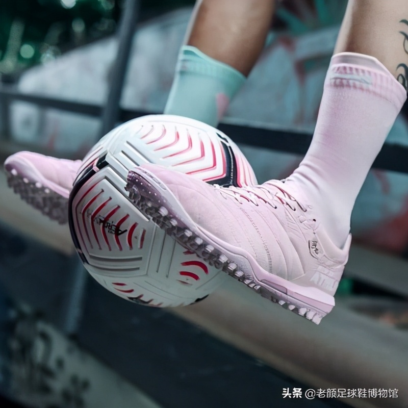 日本人从巴西挖来过气品牌，包装成时尚足球潮牌成功杀入中国市场