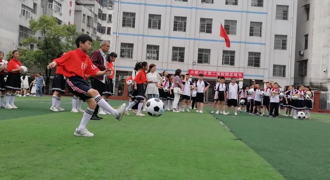 绿茵竞技展风采,绿茵赛场展风采