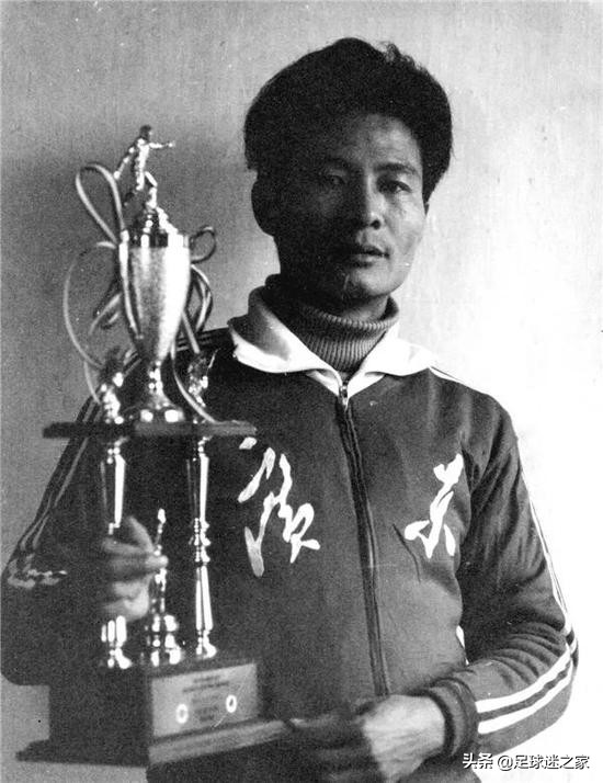 历史上被称为球王的人,被球迷们称为球王的是哪位球星