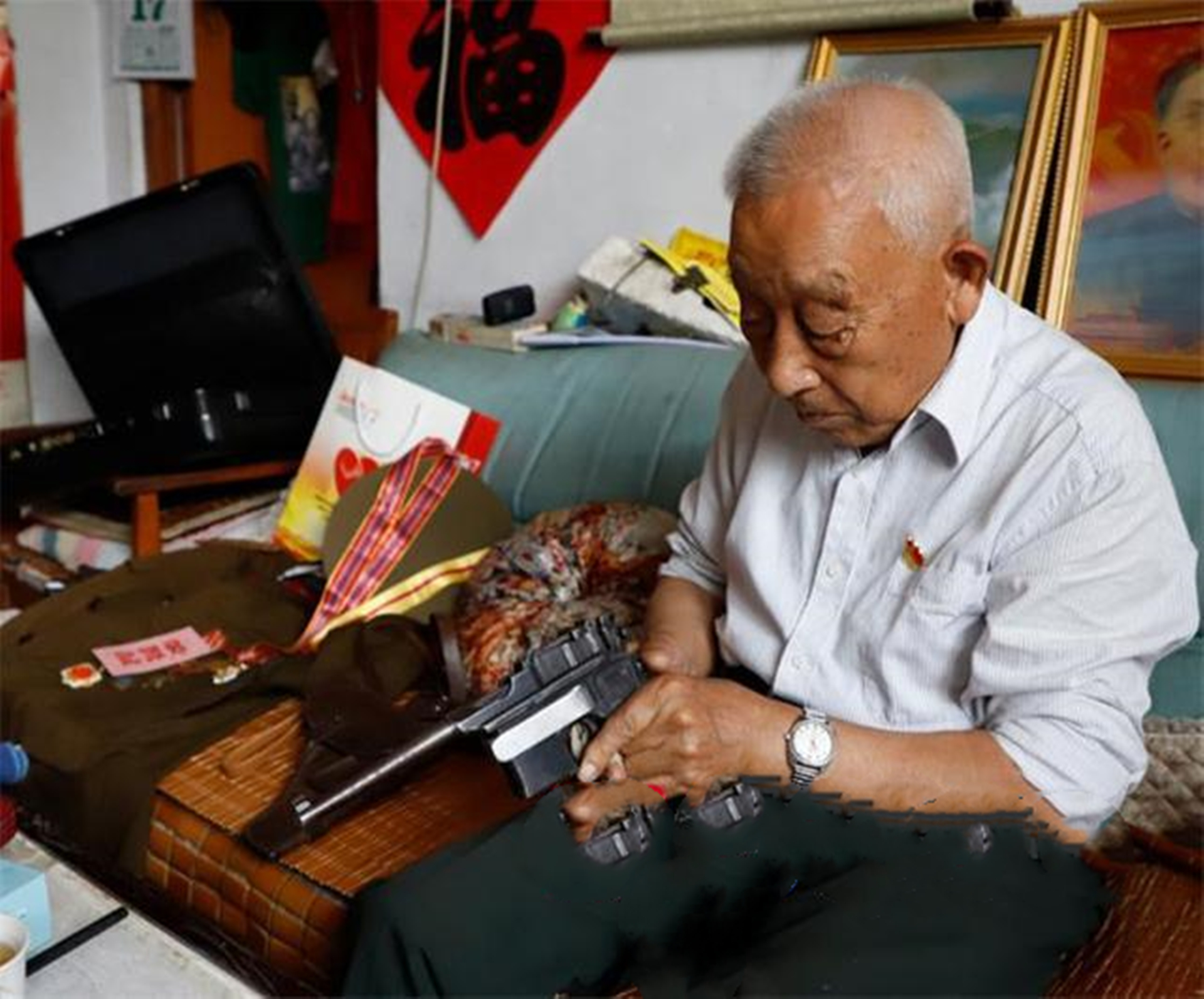 山东96岁老兵滕西远：合法持枪70多年，政府颁发持枪证，为何？