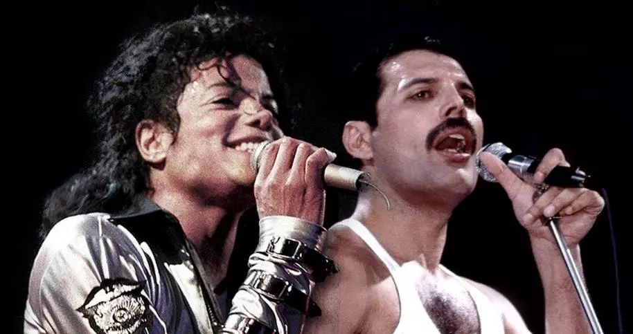 窦唯18岁,窦唯年轻时在香港演唱会吹笛子