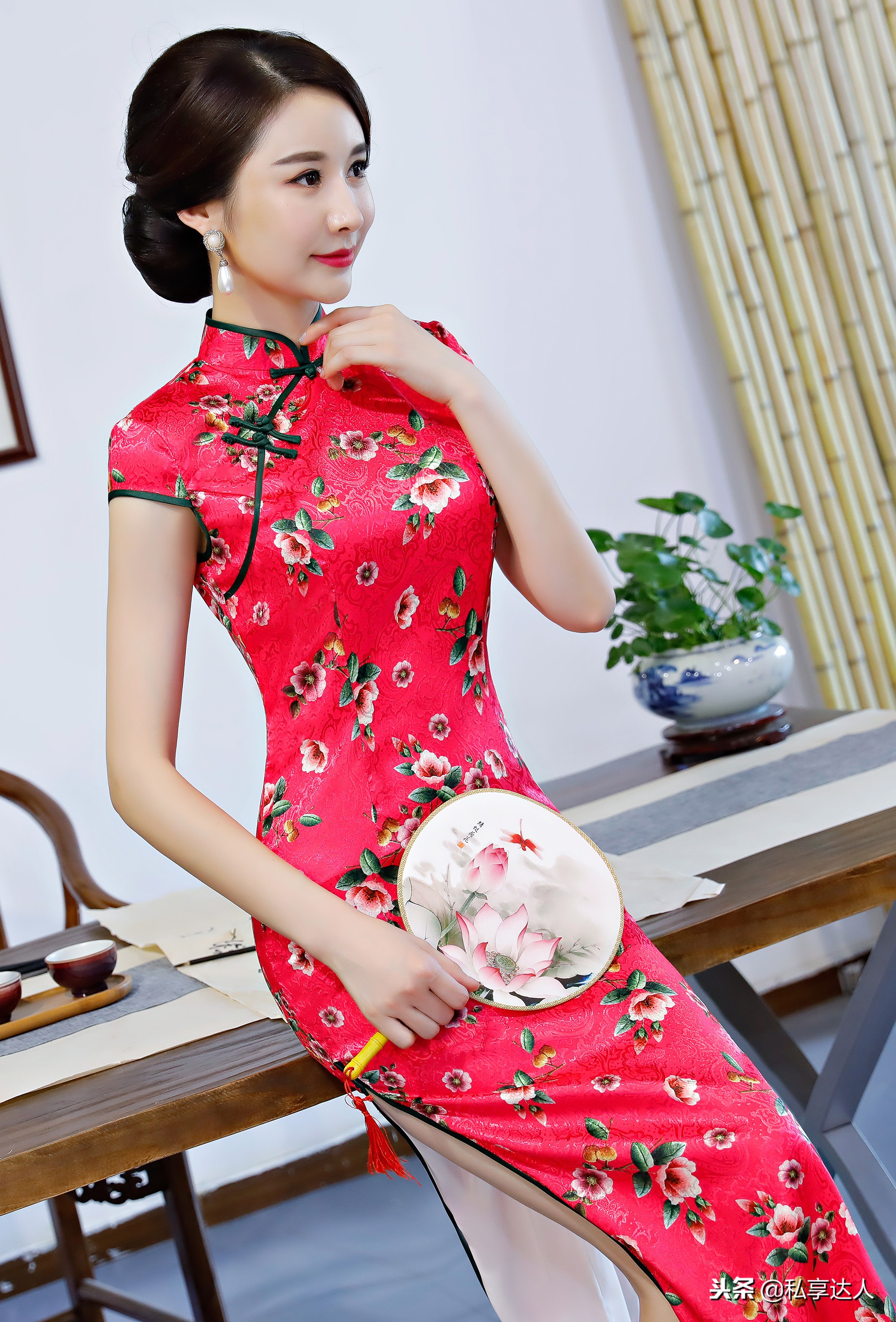 旗袍长款裙洋气高端,旗袍裙显出女性的温柔