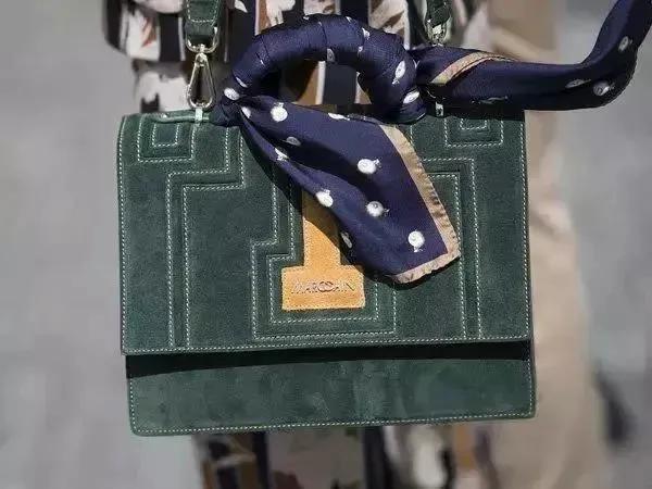 丝巾的100种系法,90x90方形丝巾的系法慢动作视频