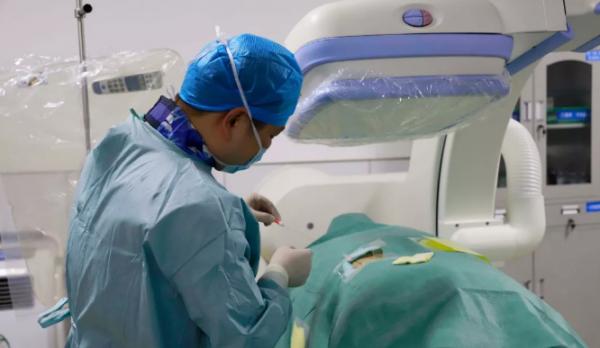 “向疼痛说不”公益行动首位免费患者微创手术治疗取得圆满成功