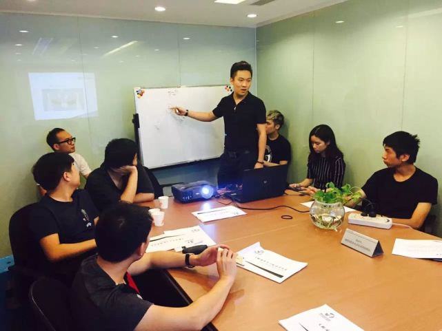 被领导威胁如何反击,被领导逼迫加班该怎么投诉