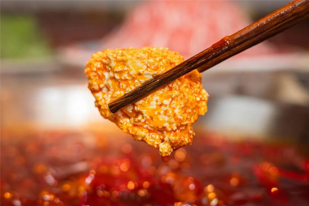 等位2000桌的“卤校长”杀进人广！女生来，免费吃