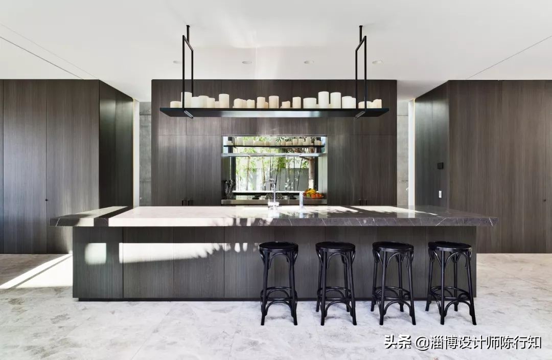 现代简约轻奢浅灰,轻奢和现代简约黑白灰的特点