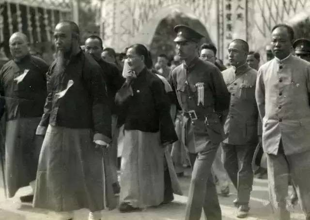 1930年，国民*党**中将被我军俘获，看到毛*东泽**大喊：润之，放我生路